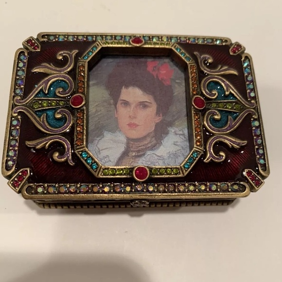 Jay Strongwater Other - Jay Strongwater Trinket Box with Frame
NEW NEVER USED W/BOX & DUST BAG
5034